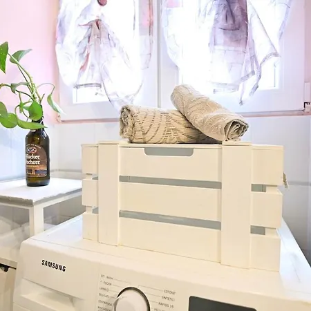 Nicma, A Small Candy Box In The Center * טורינו