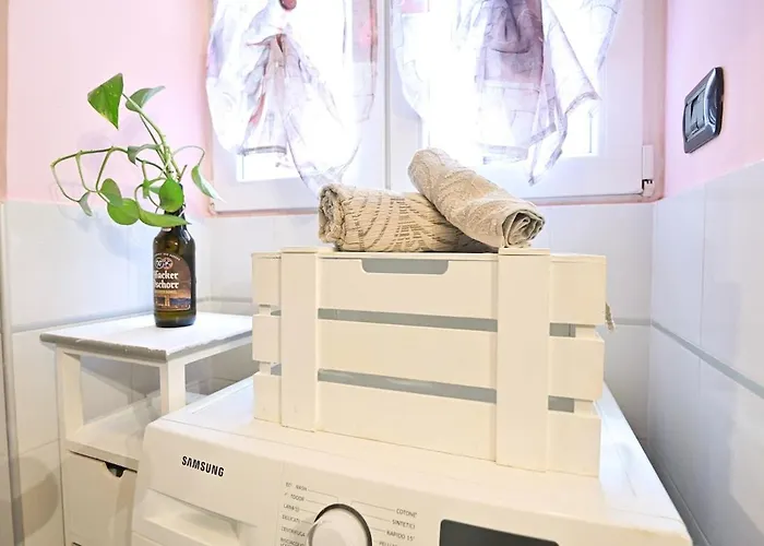Nicma, A Small Candy Box In The Center * تورينو